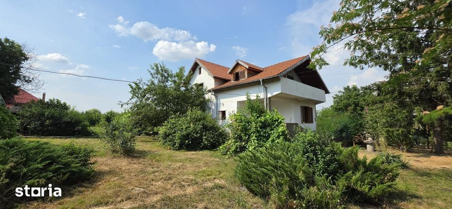 Casă cu 5 camere cu Teren 3000 Mp în Dârvari