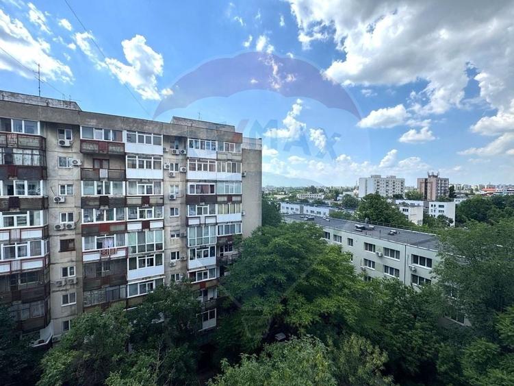 Apartament cu 3 camere decomandat în Drumul Taberei