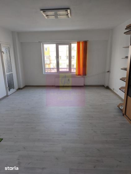 Apartament cu 3 camere decomandat în Decebal