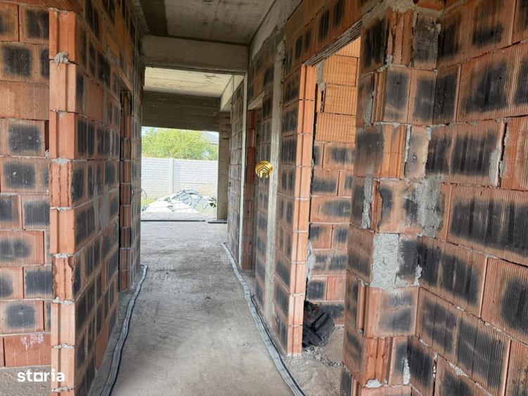 Casă cu 4 camere cu Teren 300 Mp în Central