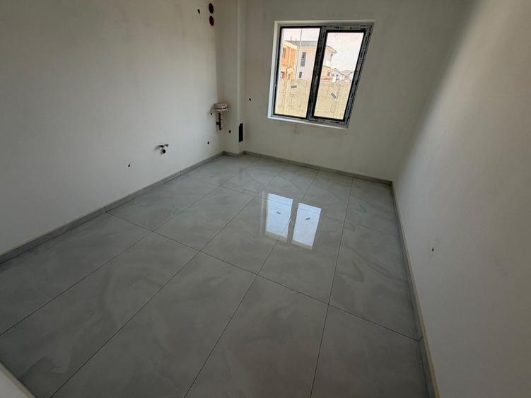 Casă individuală cu 4 camere cu Canalizare în Central