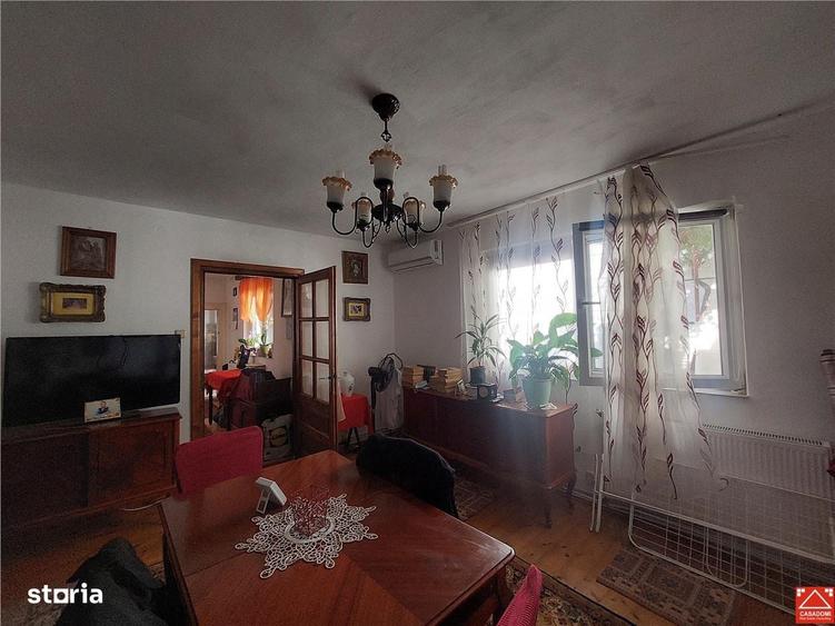 Casă cu 3 camere semidecomandat în Bârzești