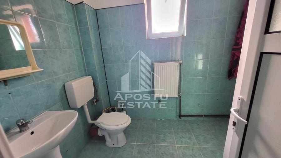 Casă individuală cu 17 camere cu Canalizare în Chișoda
