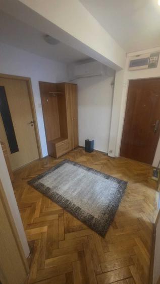 Apartament cu 3 camere decomandat în Spitalul Județean
