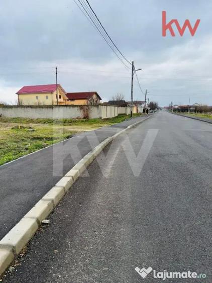 Teren de 1000 mp, în Rovine