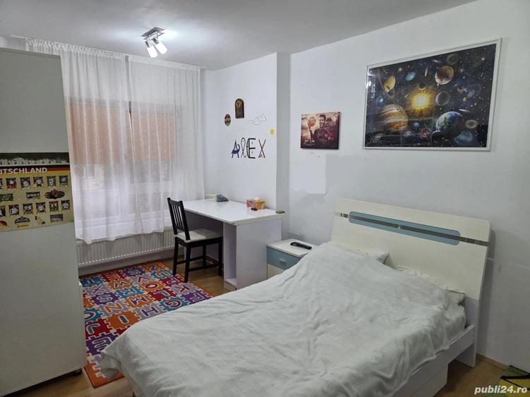 Apartament cu 3 camere decomandat în Craiovița Nouă
