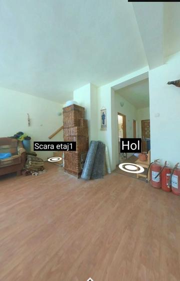 Casă cu 4 camere în Arefu
