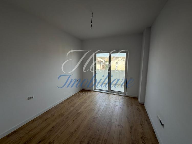 Apartament cu 3 camere semidecomandat în Florești