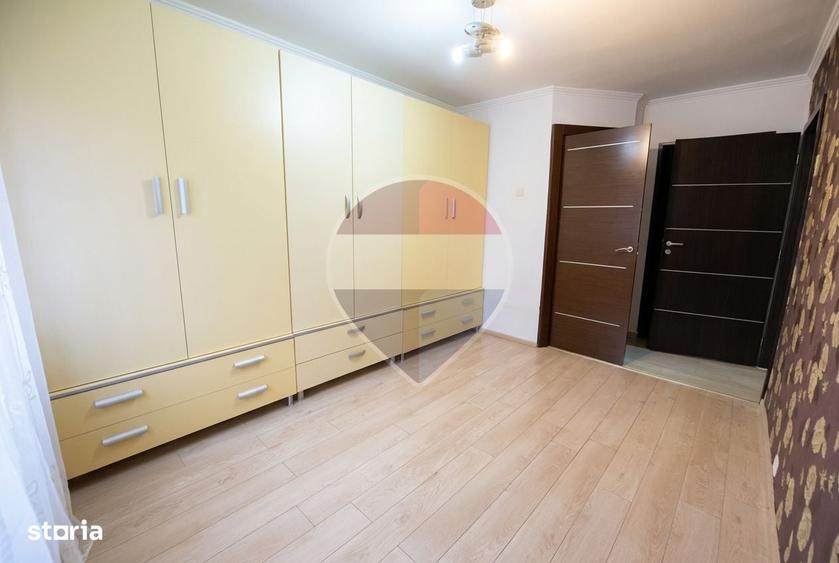 Apartament cu 4 camere decomandat în Central