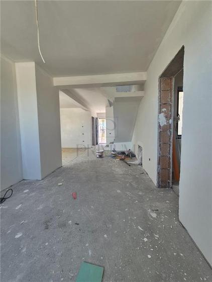 Duplex cu 4 camere cu Teren 300 Mp în Moșnița Nouă