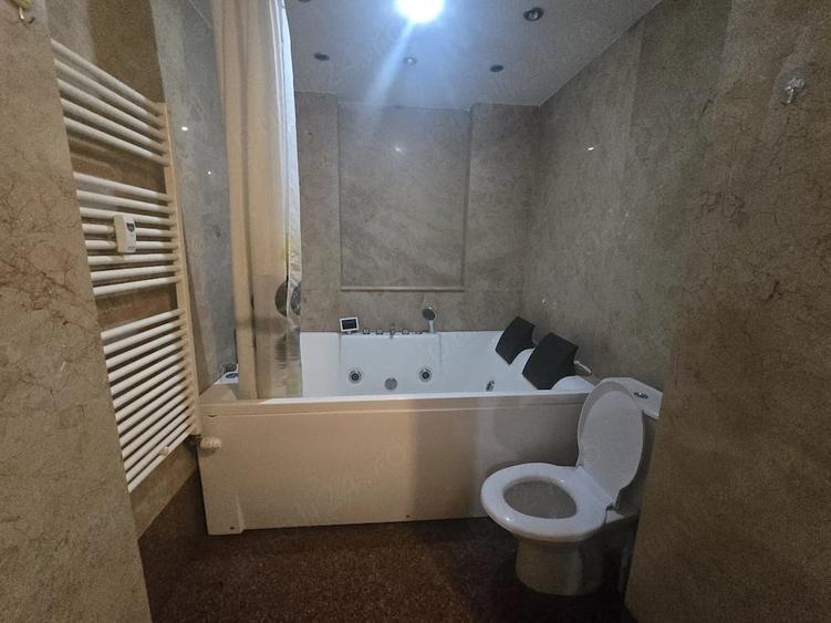 Apartament cu 3 camere semidecomandat în Decebal