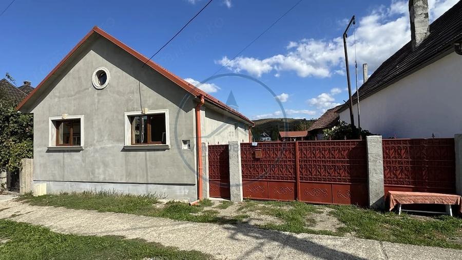 Casă cu 3 camere cu Teren 2678 Mp în Central