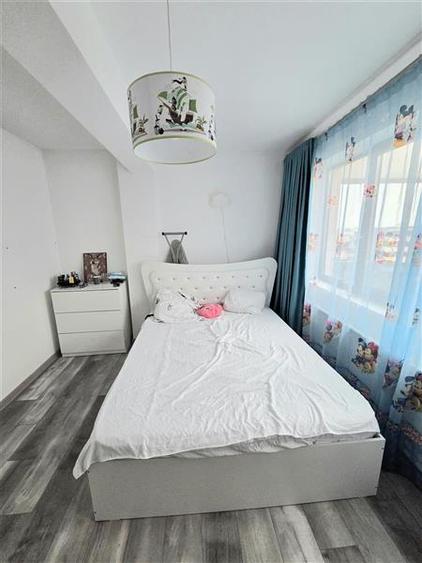Apartament cu 3 camere decomandat, mobilat în Palazu Mare