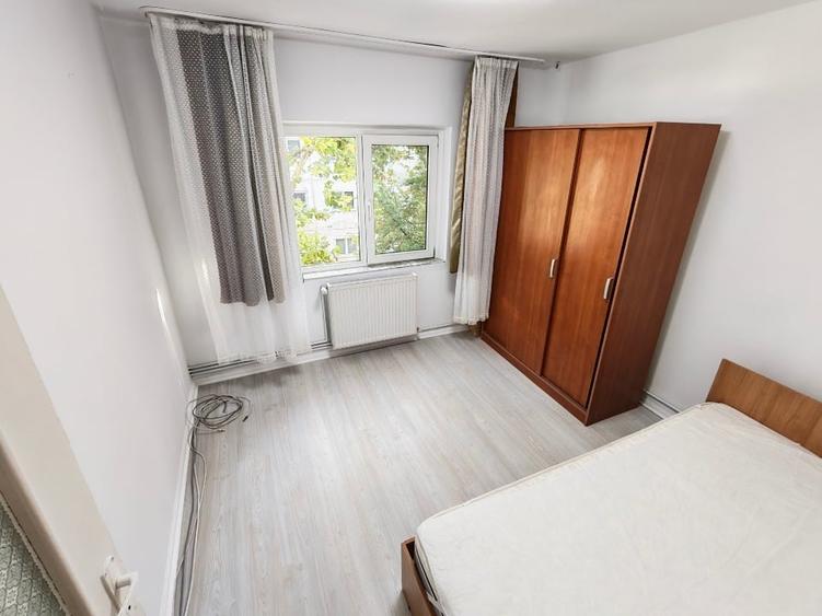 Apartament cu 3 camere semidecomandat, mobilat în Spitalul Județean
