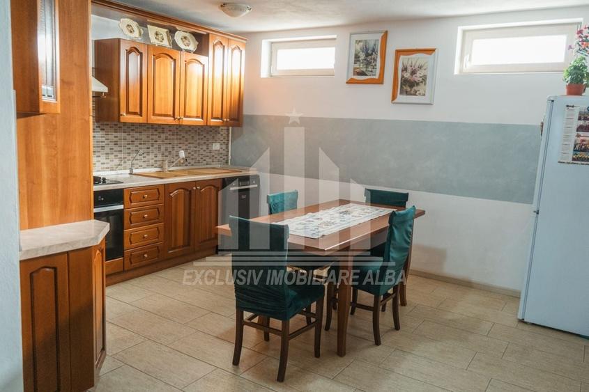 Casă individuală cu 6 camere cu Canalizare în Cetate