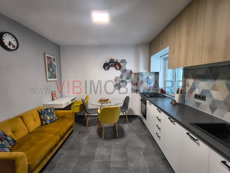 Apartament cu 2 camere semidecomandat, mobilat în Tei