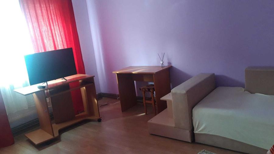 Garsonieră decomandată în Central