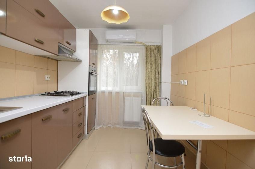 Apartament cu 3 camere semidecomandat, mobilat în Tineretului