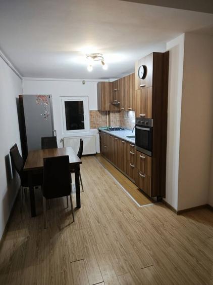 Apartament cu 3 camere decomandat în Florești