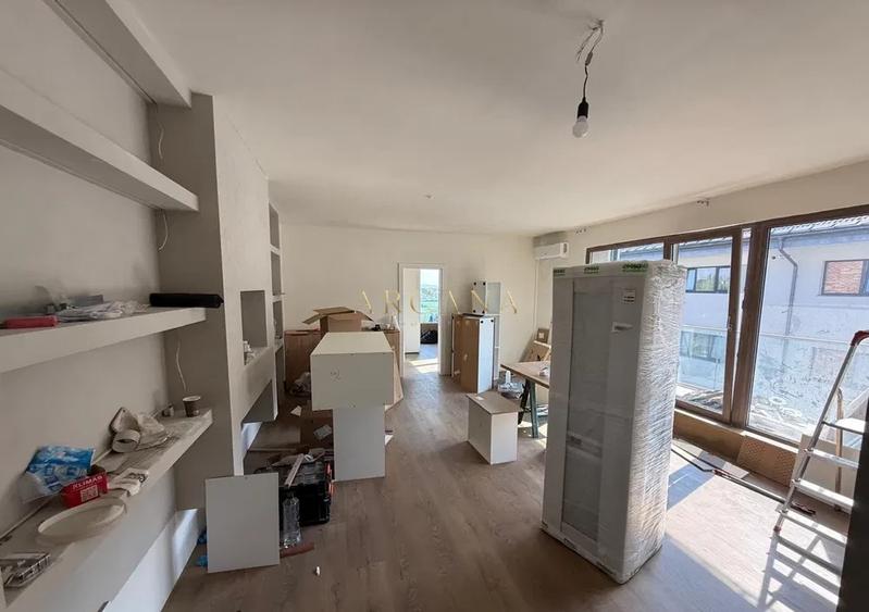 Apartament cu 3 camere semidecomandat, mobilat în Borhanci