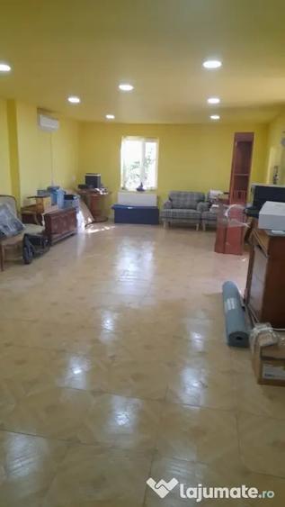 Casă cu 4 camere în Brădești