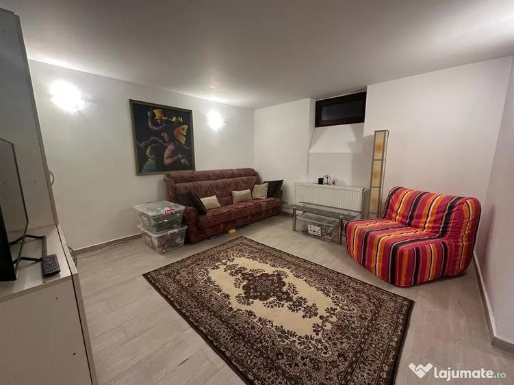 Apartament cu 5 camere decomandat în Panduri