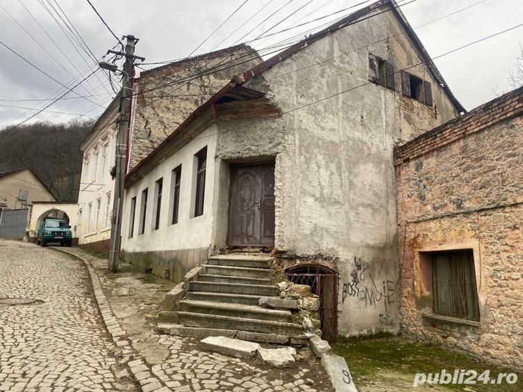 Casă cu 6 camere în Oravița
