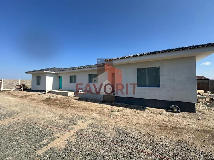 Duplex cu 3 camere cu Canalizare în Sânandrei