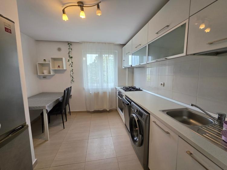 Apartament cu 3 camere decomandat în 1 Decembrie 1918