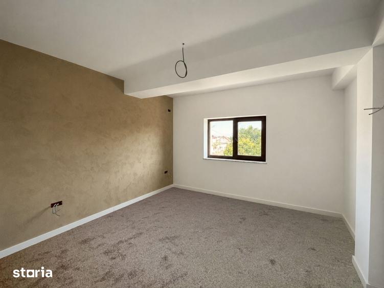 Casă cu 5 camere cu Teren 213 Mp în Lumina