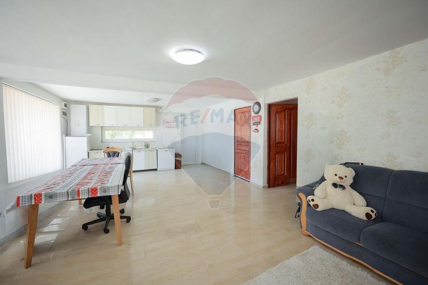 Casă individuală cu 5 camere cu Teren 300 Mp în Sânmartin