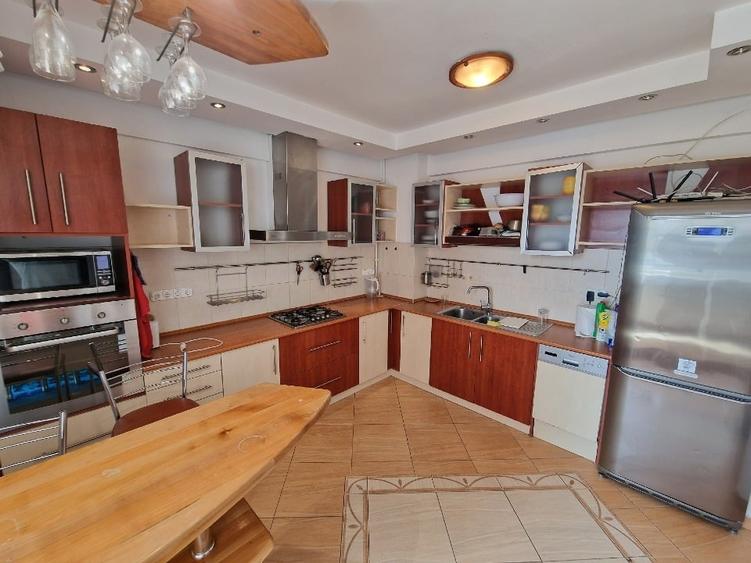 Apartament cu 4 camere decomandat, mobilat în Zorilor