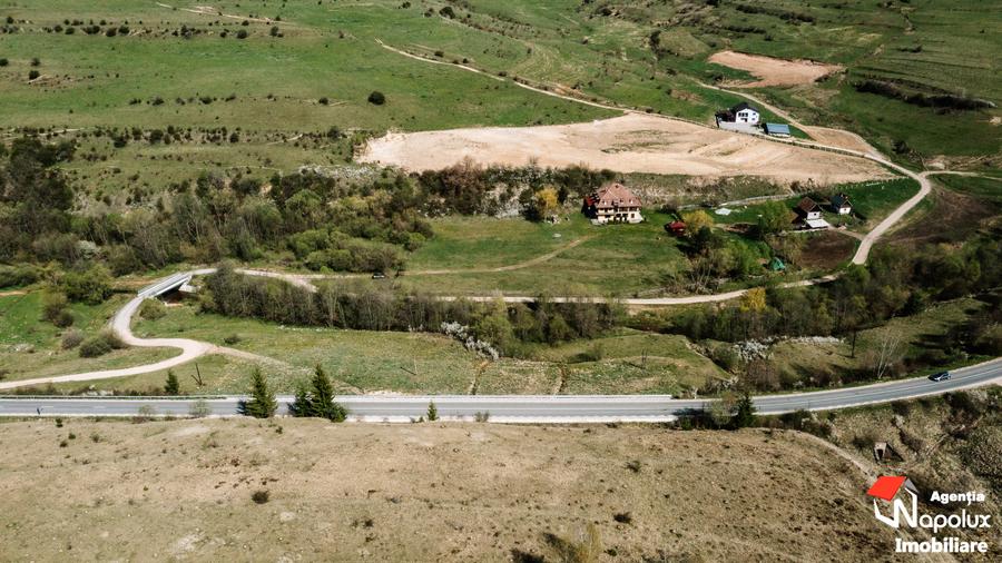 Casă individuală cu 9 camere cu Teren 8223 Mp în Mărgău