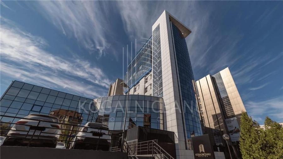 Spațiu comercial, de 386.4 mp, în Centrul Civic
