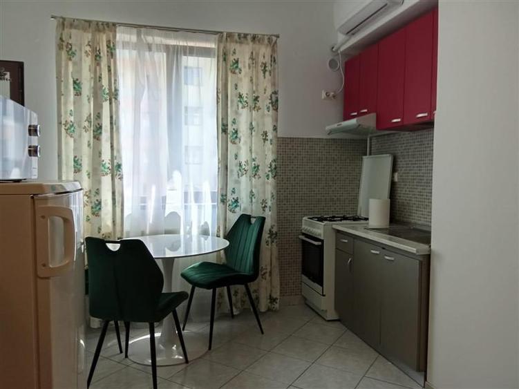 Apartament cu 2 camere decomandat, mobilat în Aeroport