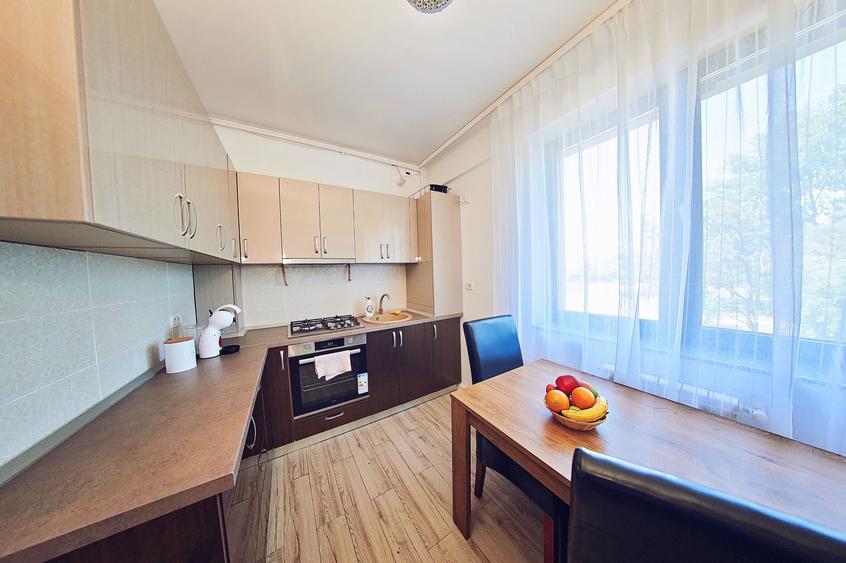 Apartament cu 3 camere decomandat în Central
