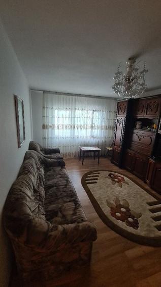 Apartament cu 3 camere decomandat în Horia