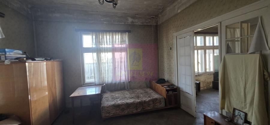 Casă individuală cu 4 camere cu Teren 736 Mp în Est
