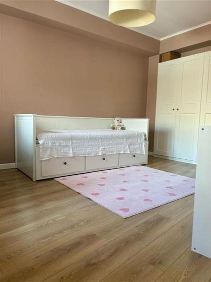 Casă cu 5 camere cu Teren 190 Mp în Polonă