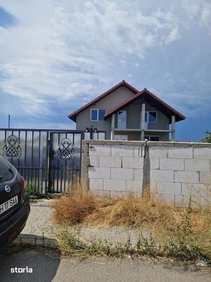 Casă cu 4 camere cu Teren 200 Mp în Șimian