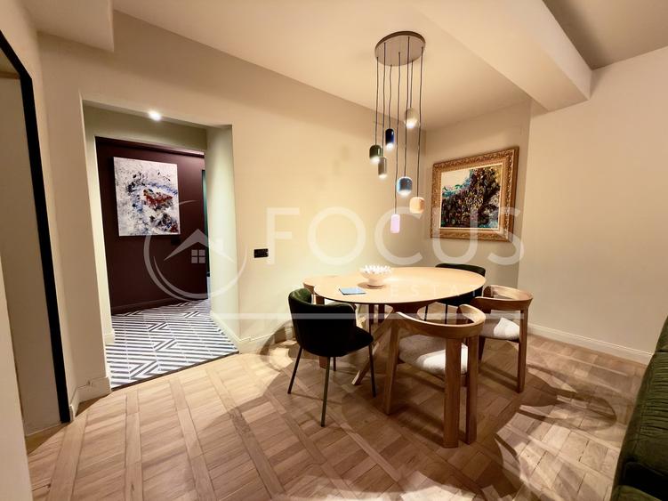 Apartament cu 3 camere semidecomandat, mobilat în Calea Victoriei