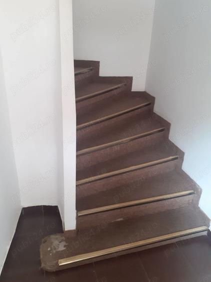 Casă cu 8 camere cu Teren 200 Mp în Decebal
