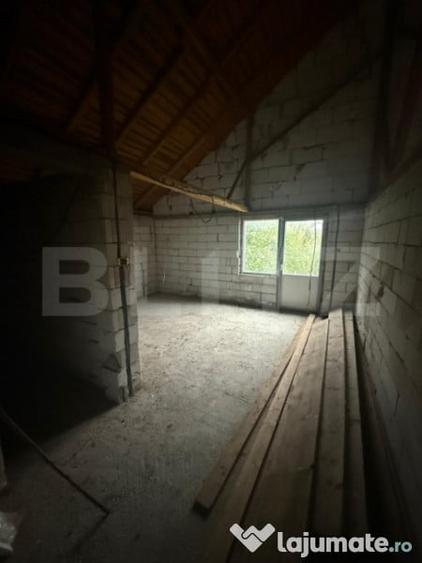 Casă cu 7 camere cu Teren 1000 Mp în Central