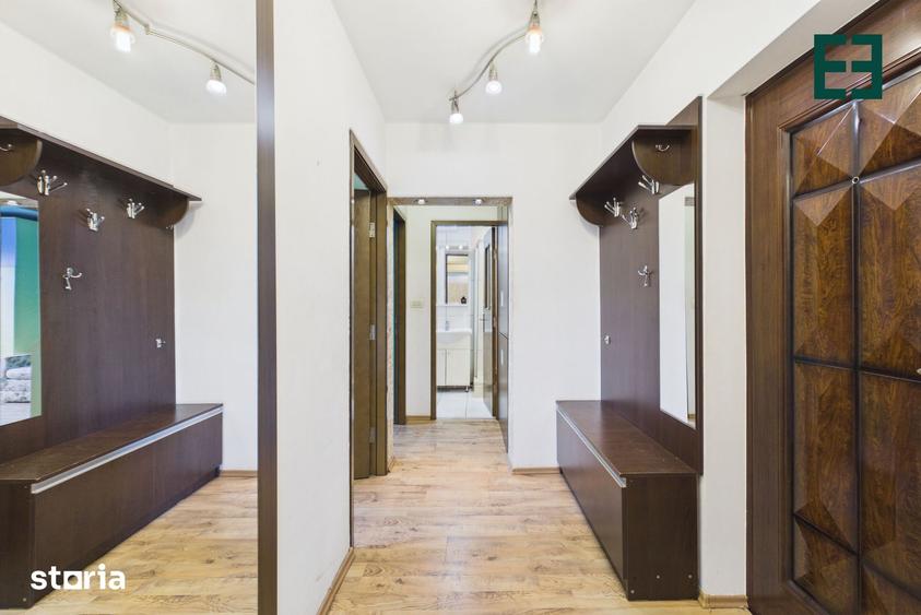Apartament cu 4 camere semidecomandat, mobilat în Micălaca