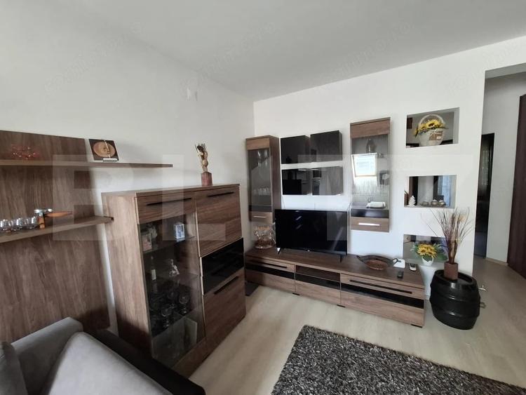 Apartament cu 3 camere de vanzare,zona Micro 16 - 11