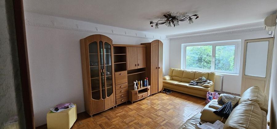 Apartament cu 3 camere decomandat în Siderurgiștilor