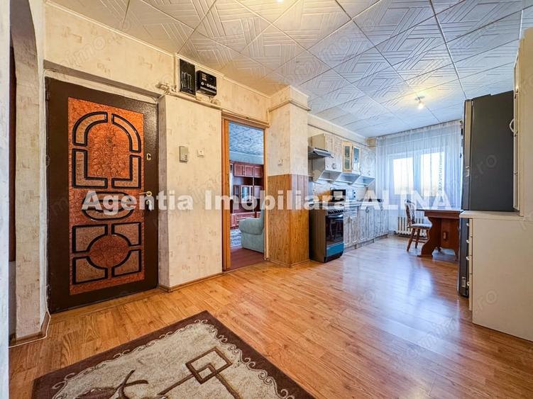 Apartament cu 3 camere decomandat în Astoria