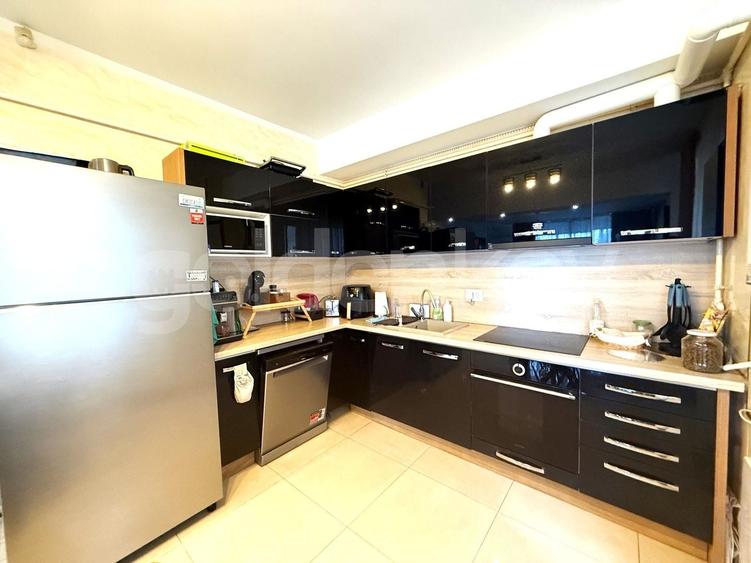 Apartament cu 2 camere decomandat, mobilat în Central