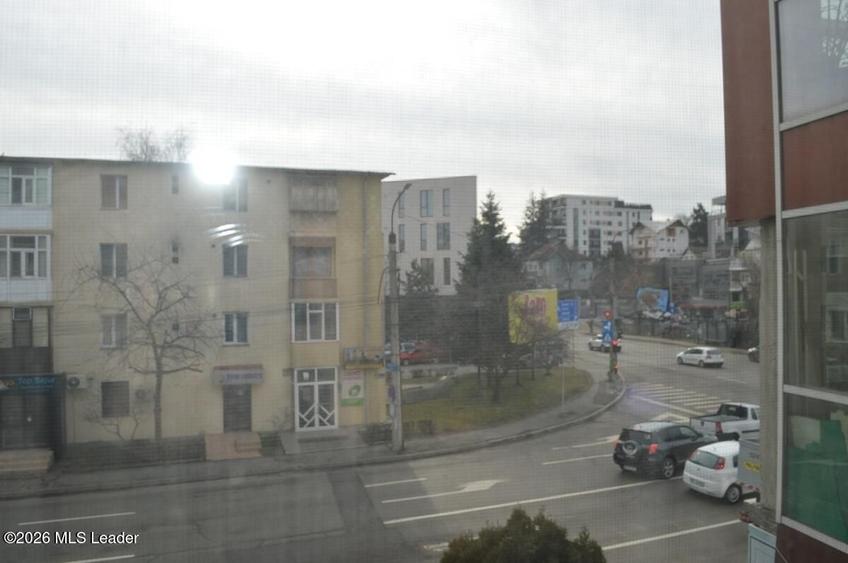 Apartament cu 3 camere decomandat, mobilat în Central