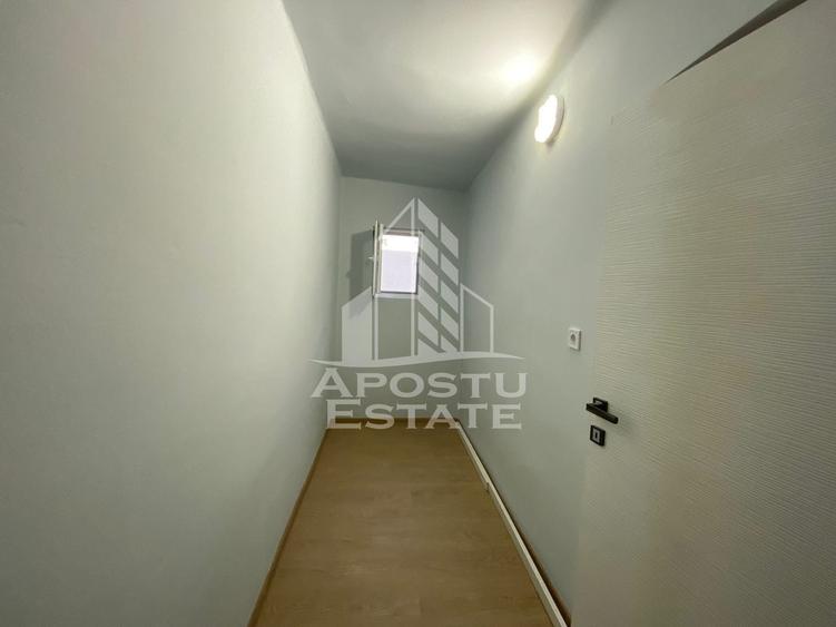 Casă individuală cu 4 camere cu Canalizare în Ghiroda